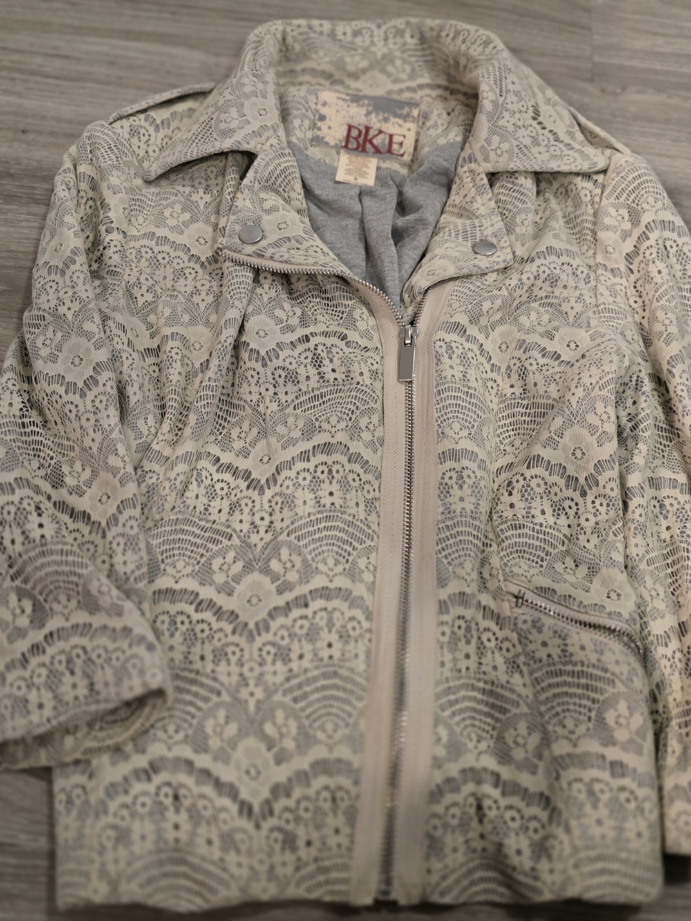 BKE Women's Cream Lace-Pattern Zip Jacket